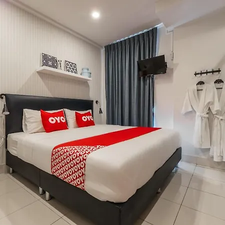 Oyo 960 The Urban Age Deluxe Hotel